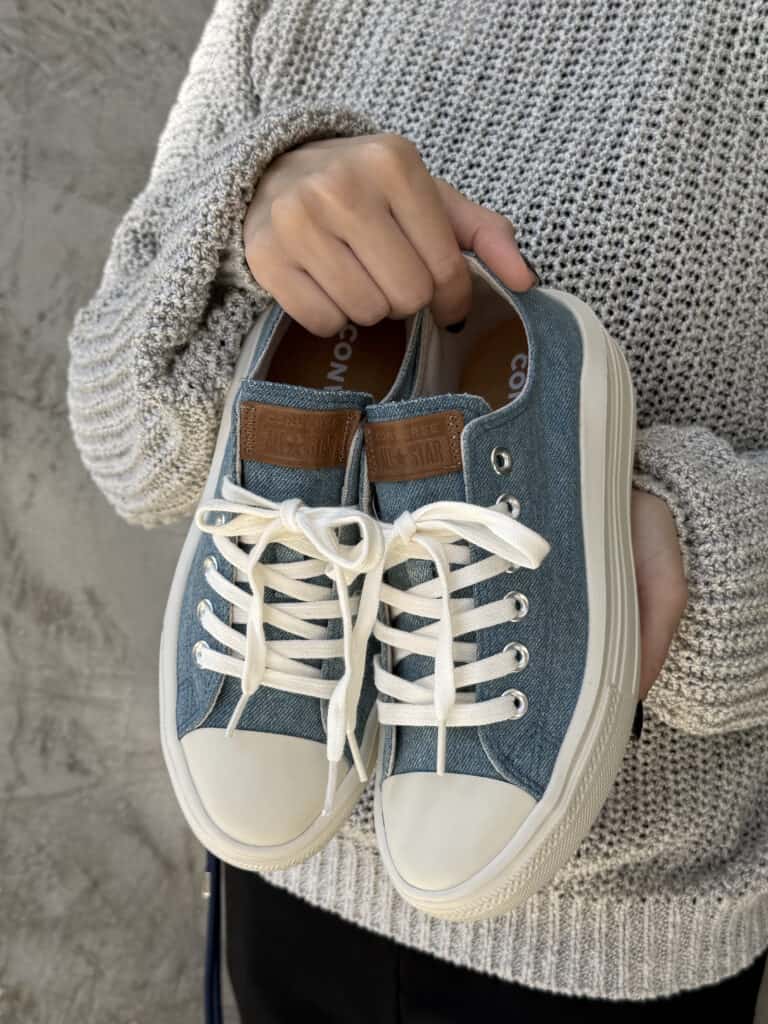 Converse Chuck 70 Denim na versão low com jeans