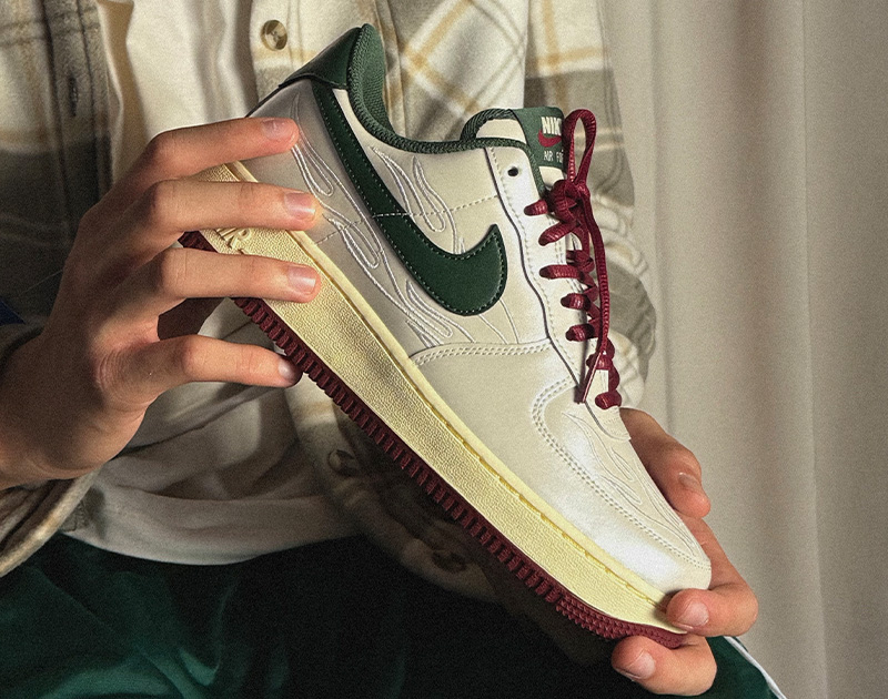 Tênis Nike da coleção México com detalhes em verde, branco e vermelho.