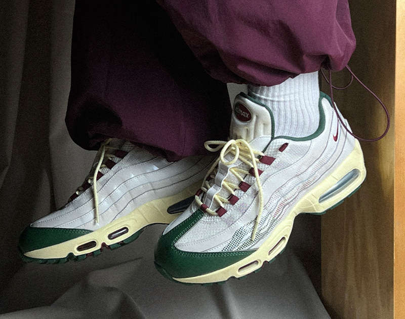 Tênis Nike da coleção México com design colorido e detalhes exclusivos.